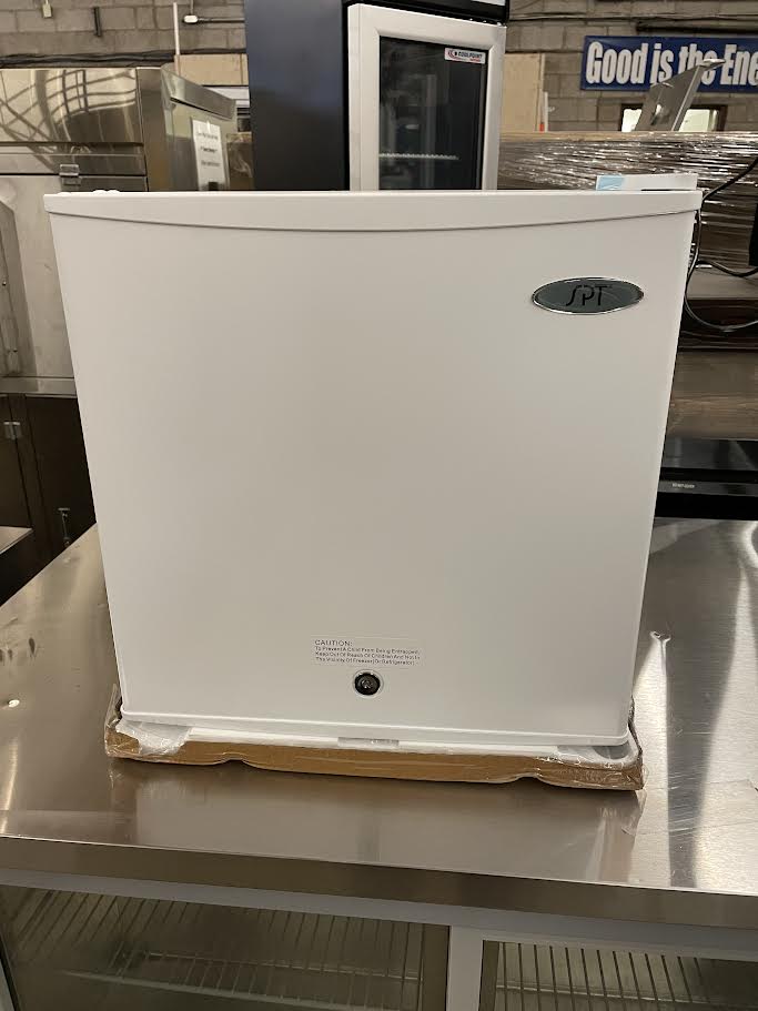 New Upright Freezer | SPT | UF-114W | Ser # Varies | 115 Volt