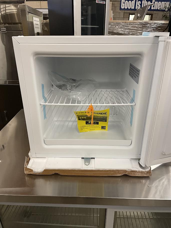 New Upright Freezer | SPT | UF-114W | Ser # Varies | 115 Volt