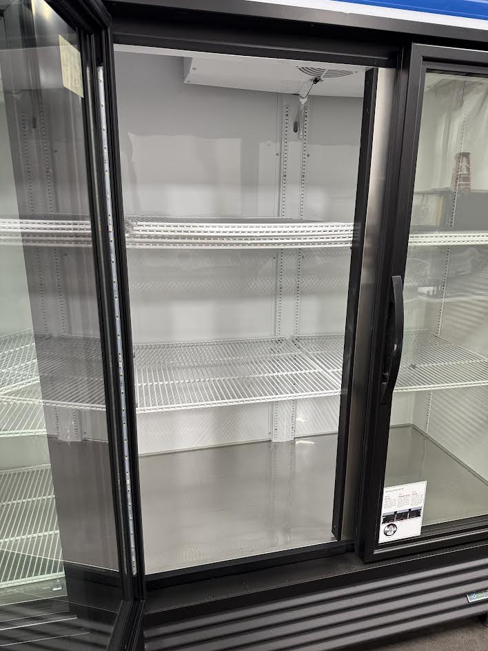 Refrigerated Glass 2-Door Cooler  | TRUE | M# GDM-49-HC-TSL01 | 115 V