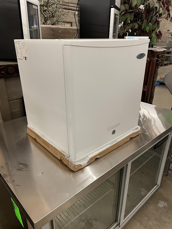 New Upright Freezer | SPT | UF-114W | Ser # Varies | 115 Volt | Buy in Bulk