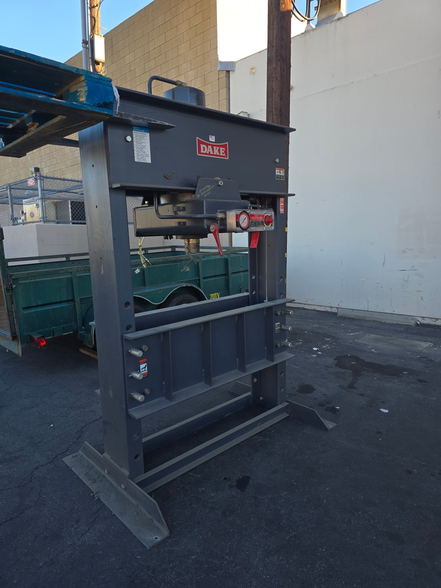 DAKE | 150 TON | AIR OPERATED PRESS | MODEL 906650