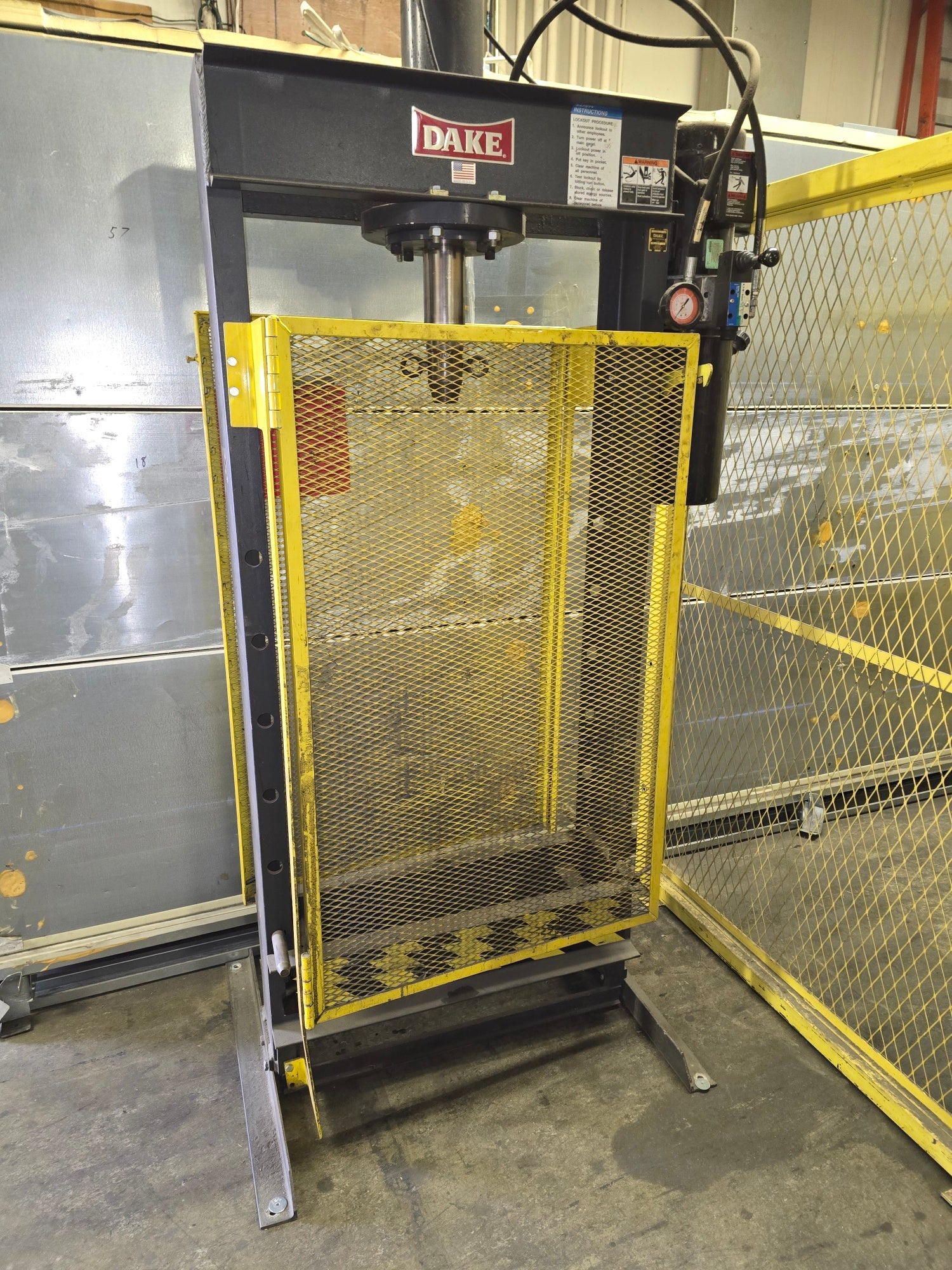 DAKE 25 TON HYDRAULIC PRESS | Model 909215 | 110 VOLTS | SINGLE PHASE