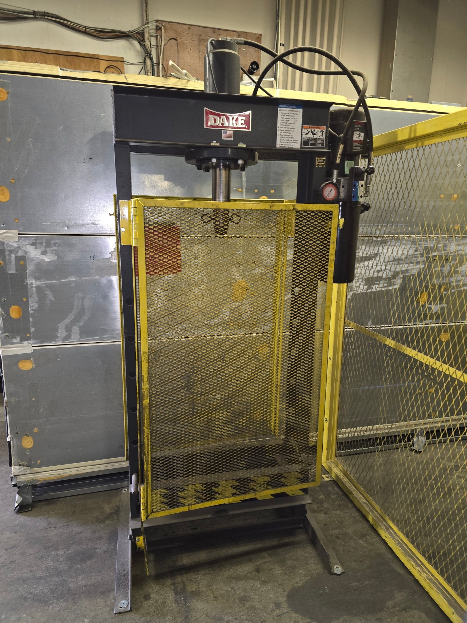 DAKE 25 TON HYDRAULIC PRESS | Model 909215 | 110 VOLTS | SINGLE PHASE