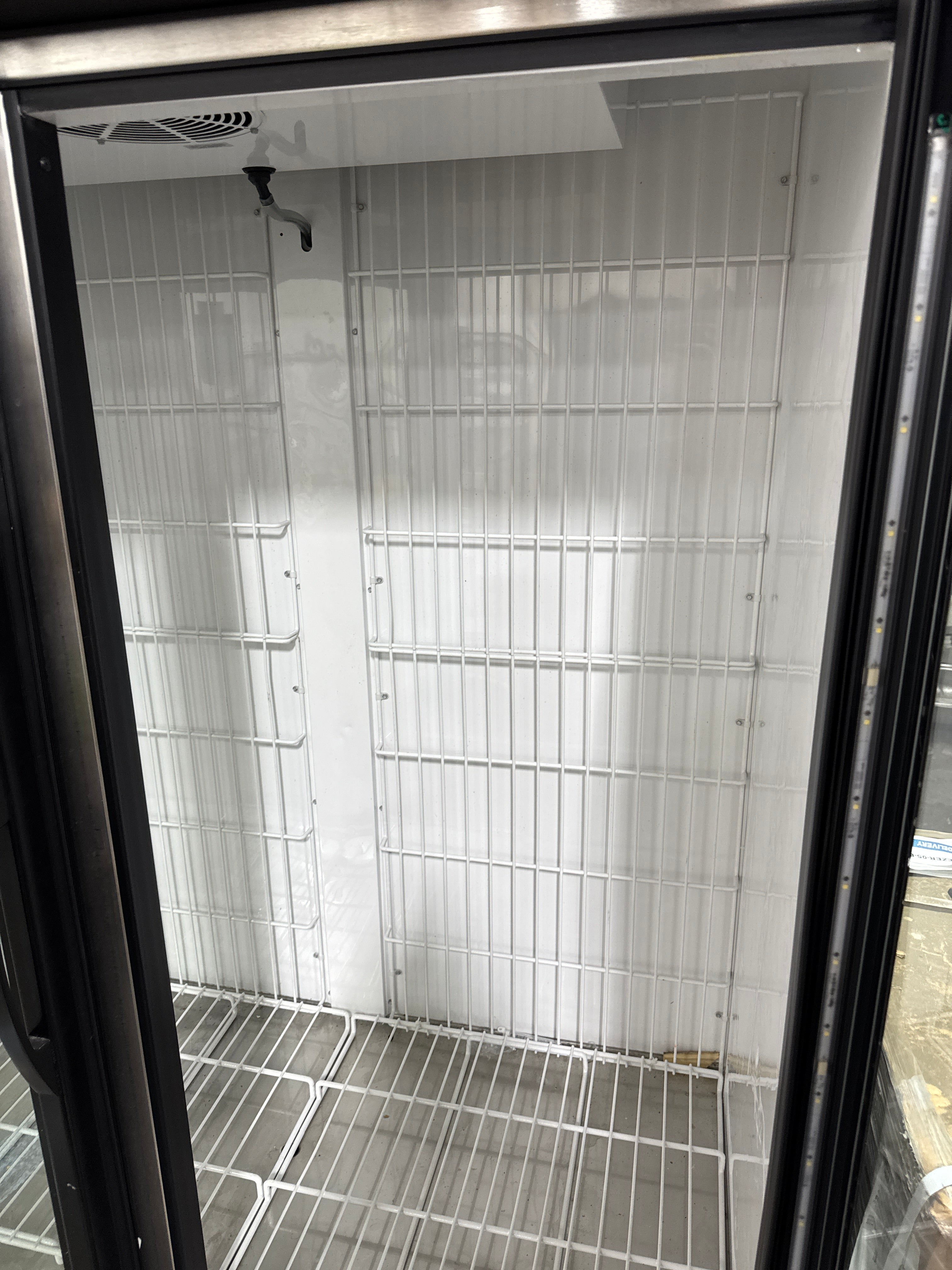 Glass Door Ice Merchandiser | TRUE | M# GDIM-49NT-HC~TSL01 | 115v | R290