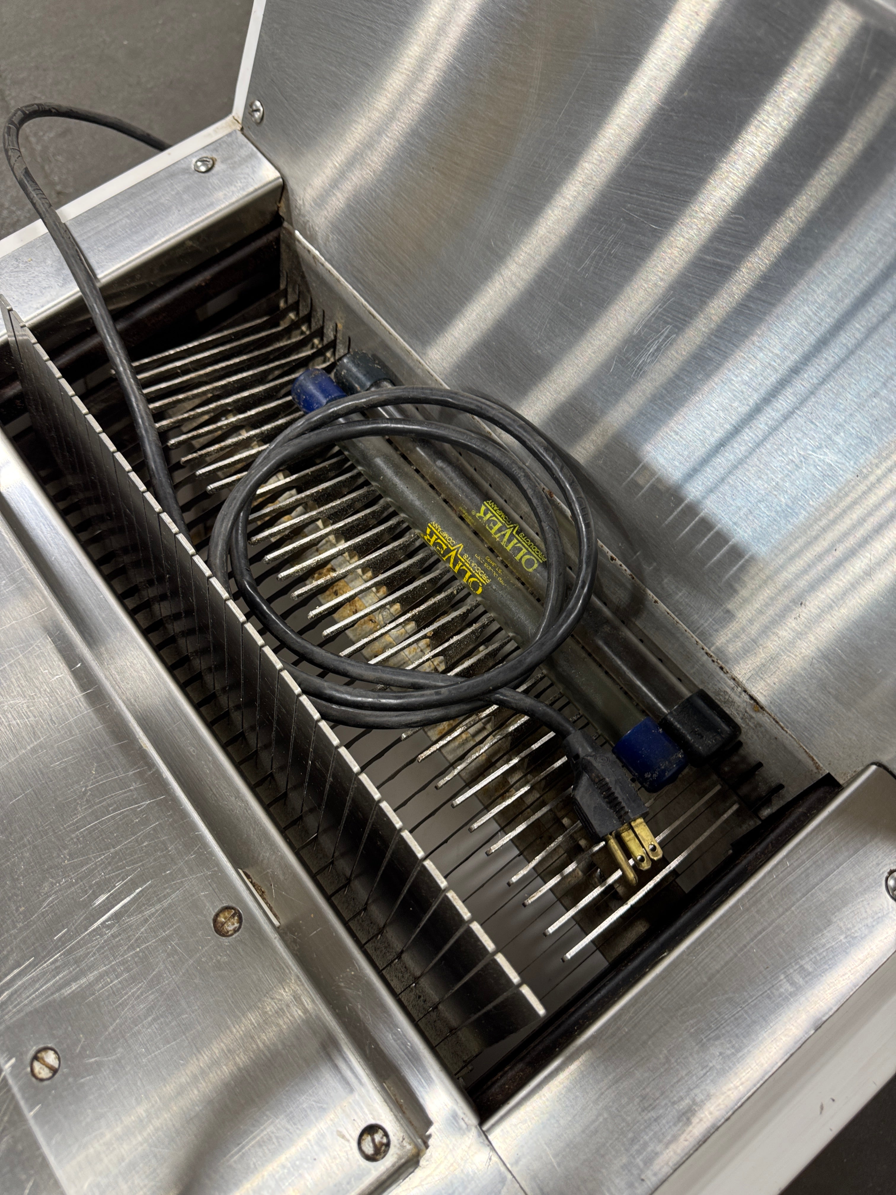 Counter Top Bread Slicer | Oliver | M# 711 | 115V