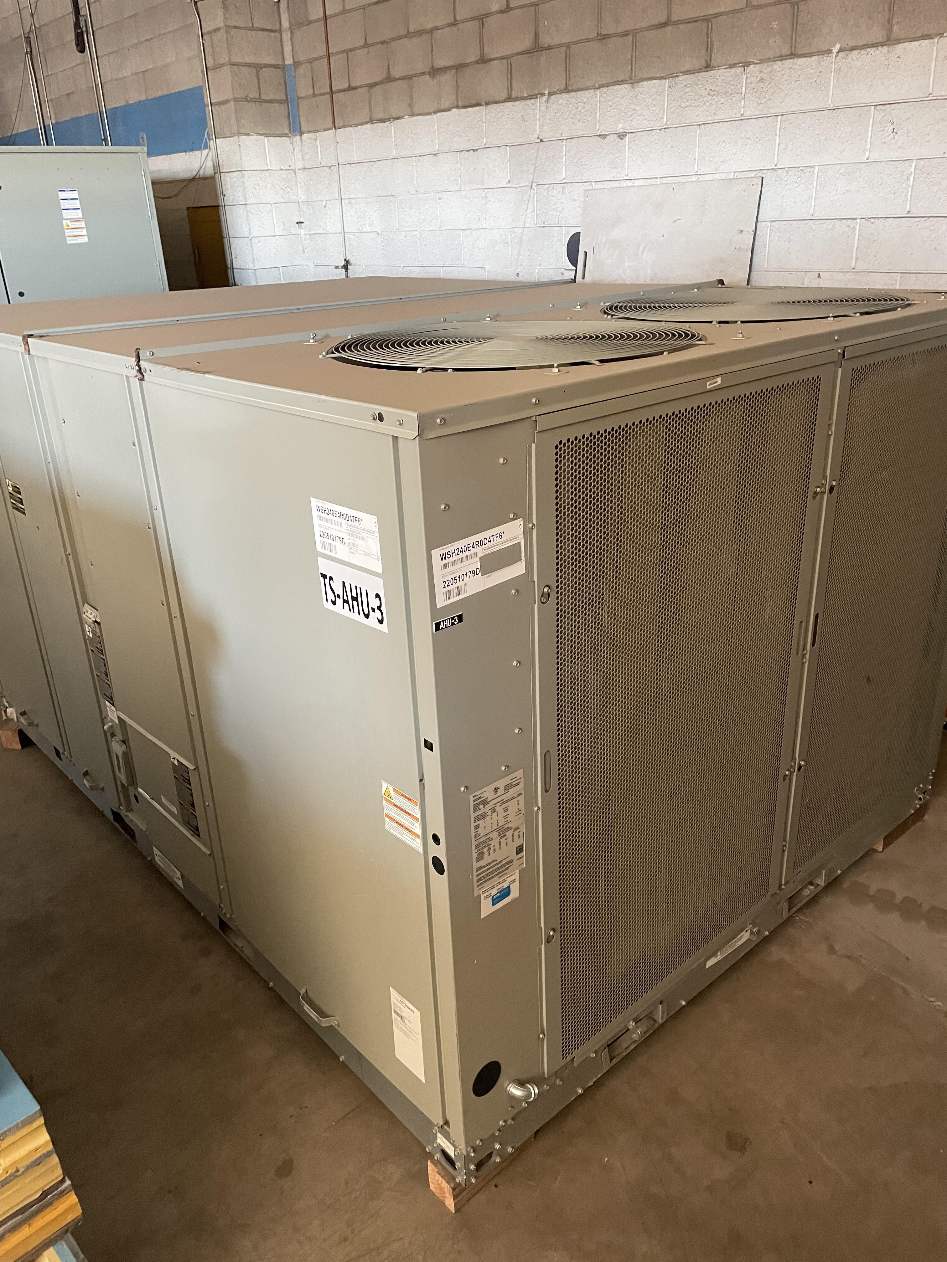 Heat Pump 20T | Trane Voyager HVAC | Model # WSH 240E4R0D4TF6 | 480 Volts
