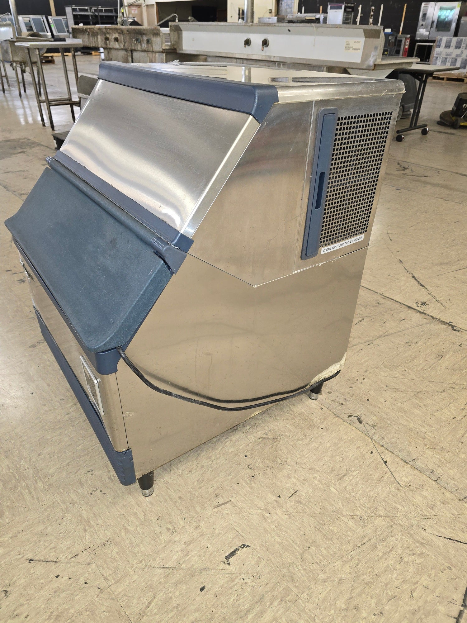 Ice Machine, Undercounter | Blue Air | BLUI-250A |115 Volts