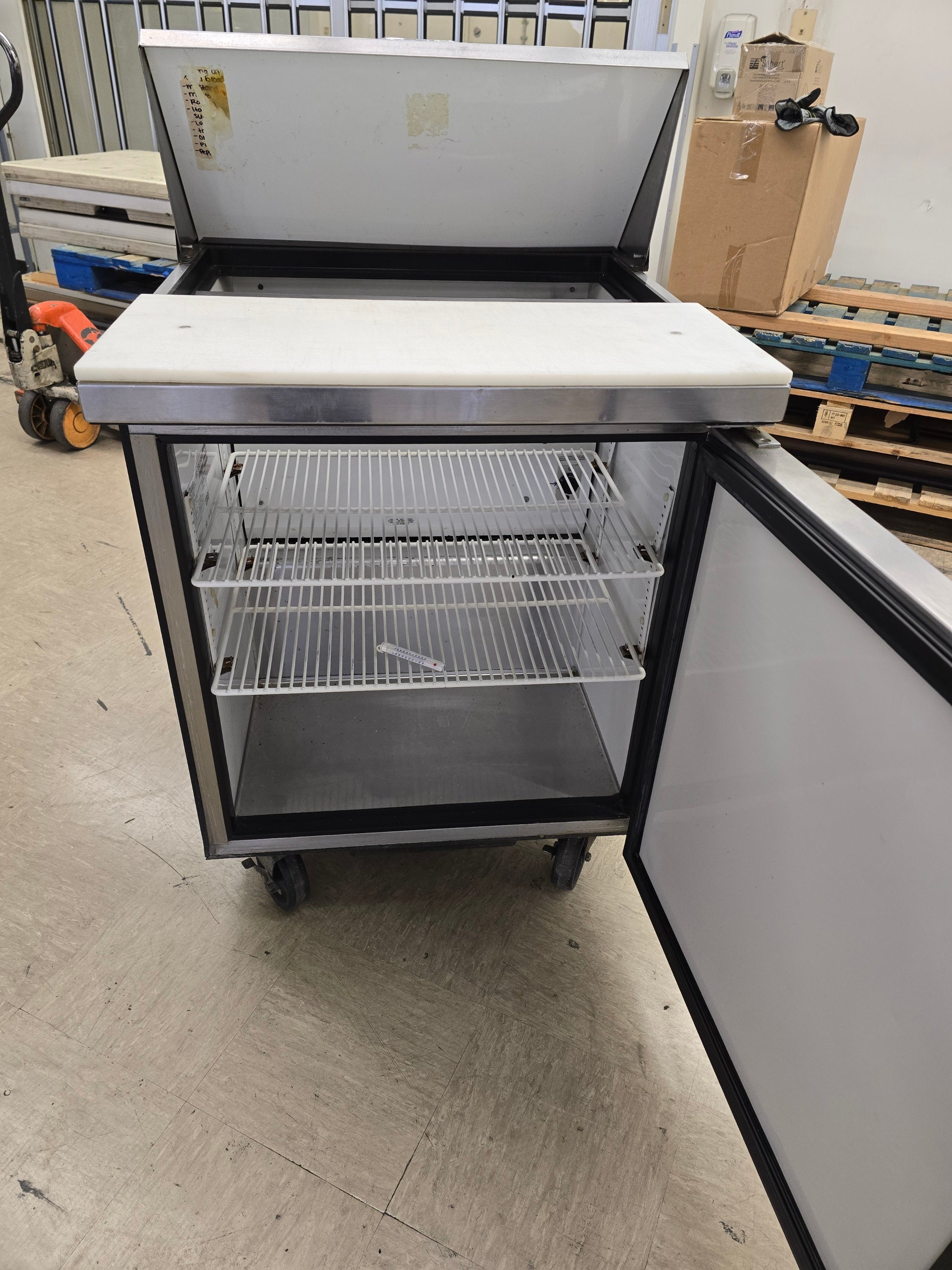 Sandwich Prep Table | True | TSSU-27-08 | 115 Volts | 60 HZ. | 3.5 Amps