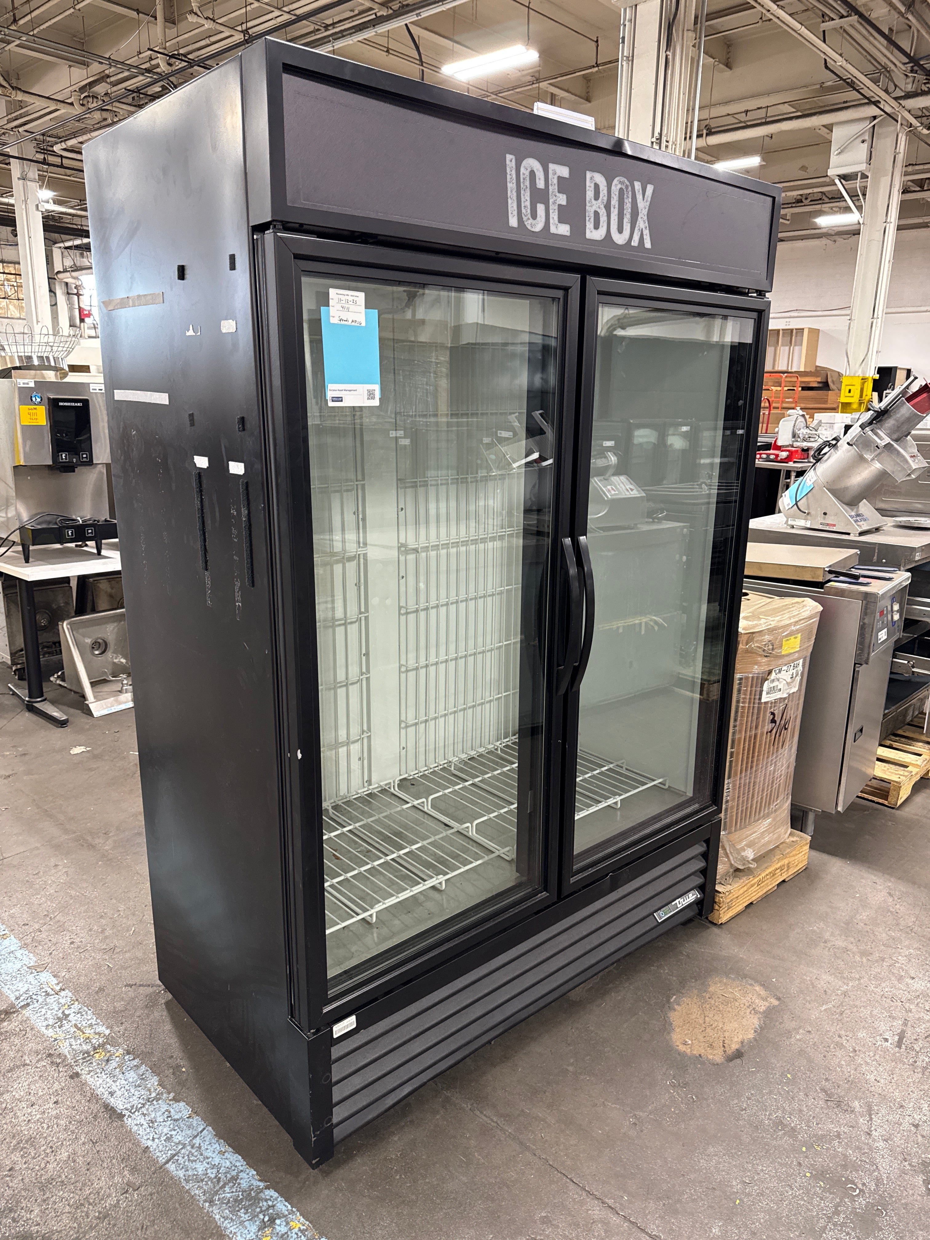 Glass Door Ice Merchandiser | TRUE | M# GDIM-49NT-HC~TSL01 | 115v | R290