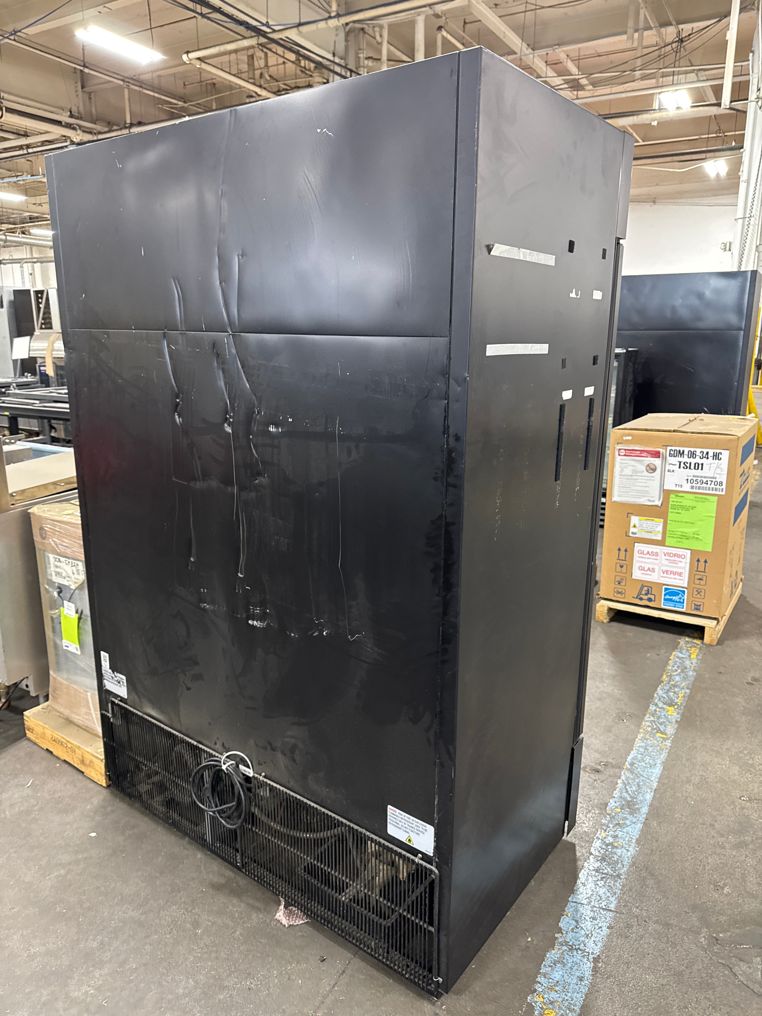 Glass Door Ice Merchandiser | TRUE | M# GDIM-49NT-HC~TSL01 | 115v | R290