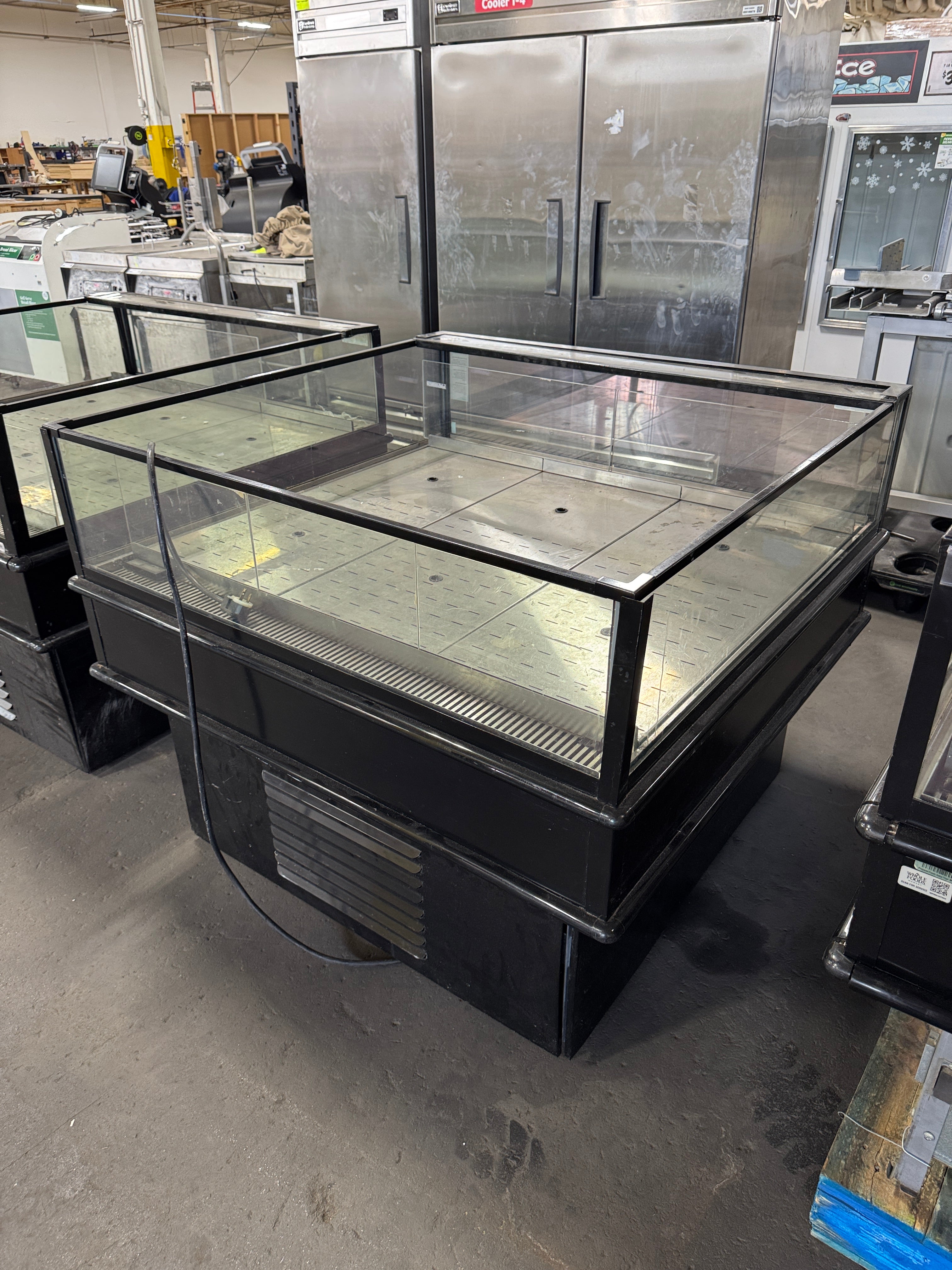 Refrigerated Mobile Island Merchandiser | Structural Concepts Oasis | Model # M144RF | 120 Volt