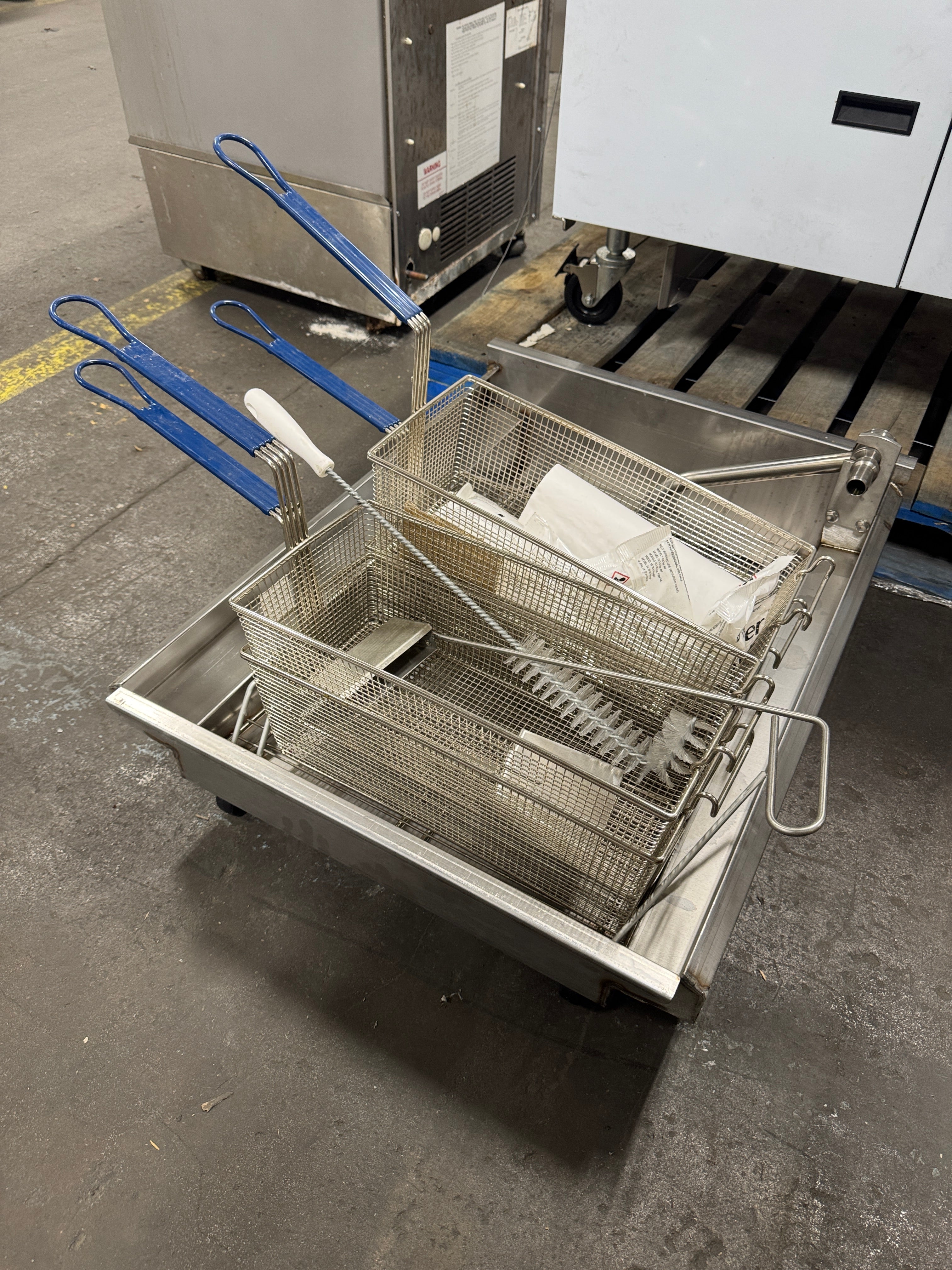 Electric Fryer 2 Vat Design | Pitco | Model # SE18 | 240 Volt 3 phase