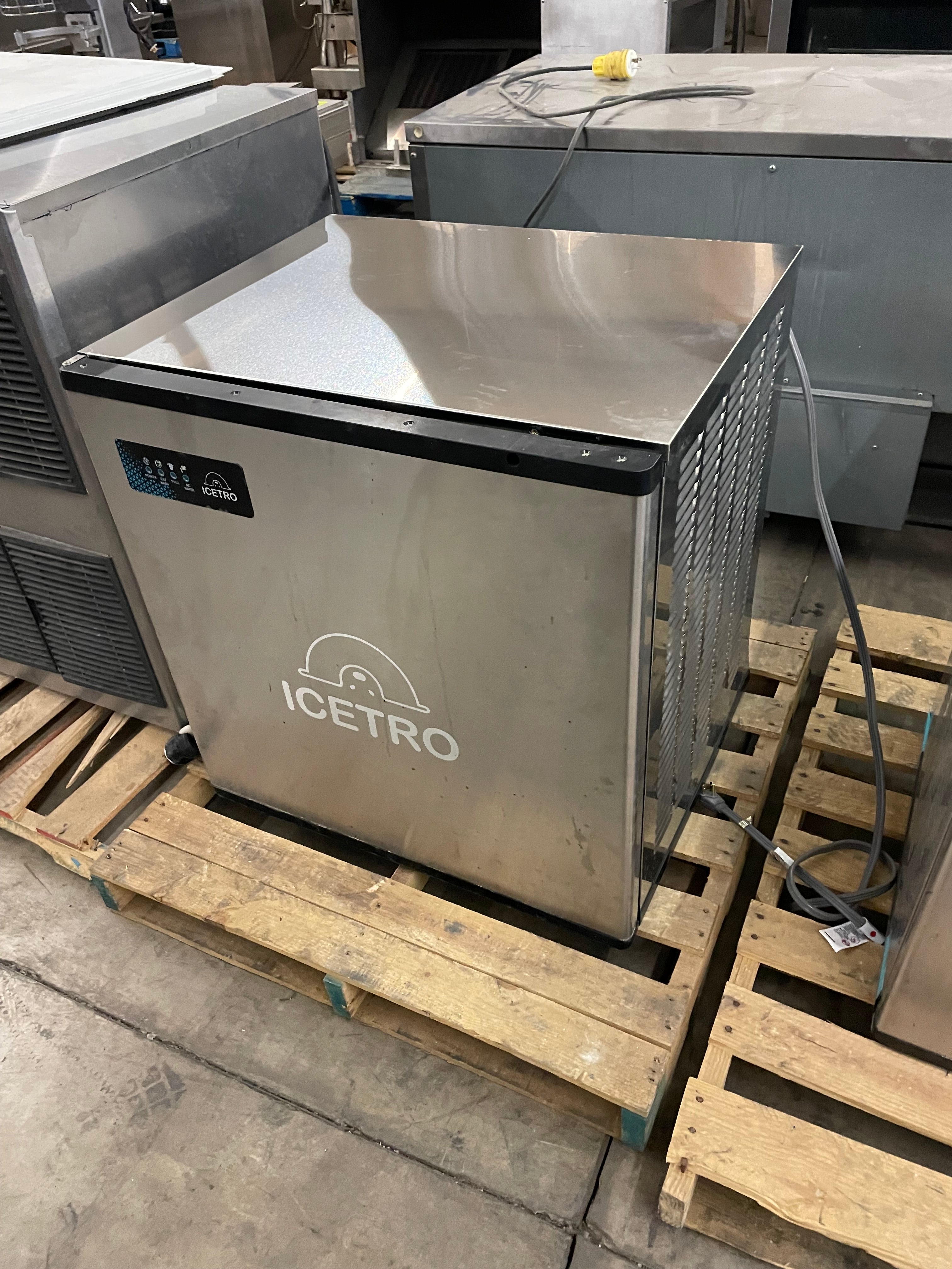 Ice Machine | Icetro | Model # IM-1100-RH | 208-230 Volt